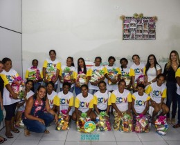 Imagem 2 do post Secretaria de Assistência Social realiza a entrega de fardamento e cestas nutricionais para o ‘Grupo Mulheres que Sonham’
