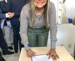 Imagem 3 do post Prefeita Jeane Moura participa da assinatura do Termo de Pactuação do Programa Escola 10