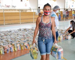 Imagem 3 do post Prefeitura de Senador Rui Palmeira realiza mais uma entrega de cestas do Programa Municipal Cesta Feliz