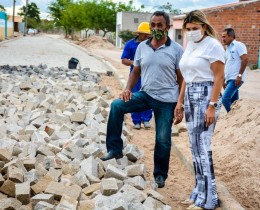 Imagem 14 do post Prefeitura de Senador Rui Realiza obras de pavimentação em paralelepípedo no Povoado Umbuzeiro Doce
