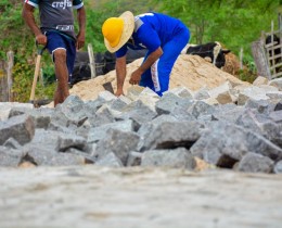 Imagem 13 do post Prefeitura de Senador Rui Realiza obras de pavimentação em paralelepípedo no Povoado Umbuzeiro Doce