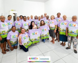 Imagem 7 do post Gestão municipal realiza entrega das camisas para o Grupo de Idoso do Serviço de Convivência e Fortalecimento de Vínculos - SCFV.
