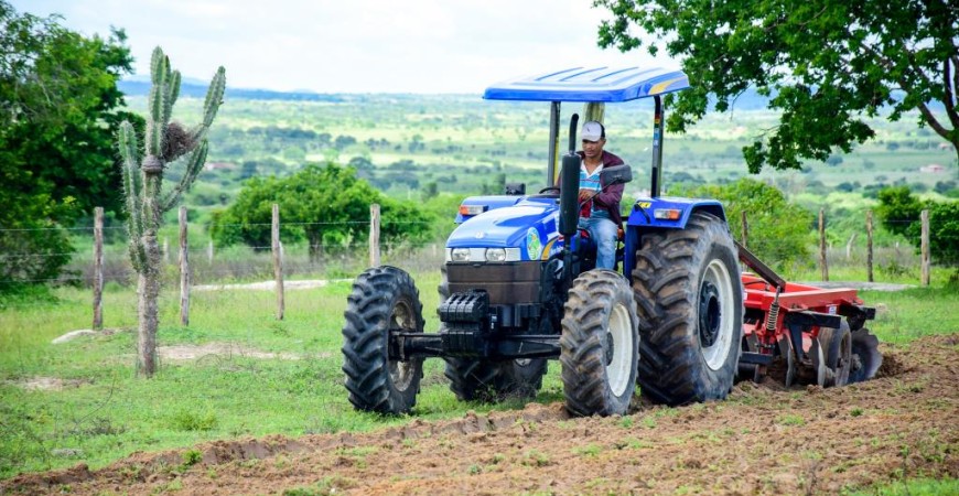 Por meio do PRODAM, Prefeitura de Senador encerra corte de terras para agricultores do município