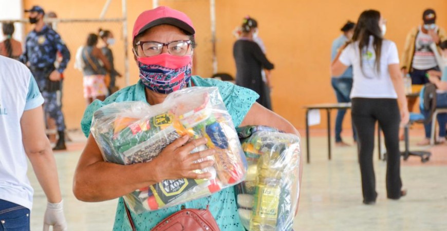Prefeitura de Senador Rui Palmeira realiza mais uma entrega de cestas do Programa Municipal Cesta Feliz