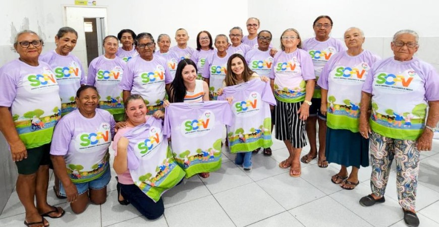 Gestão municipal realiza entrega das camisas para o Grupo de Idoso do Serviço de Convivência e Fortalecimento de Vínculos - SCFV.
