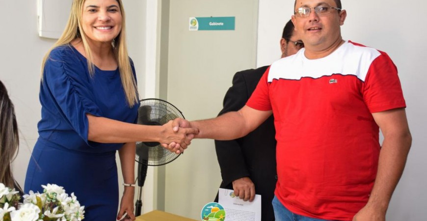 Prefeita Jeane Moura empossa novos diretores da rede municipal de Ensino