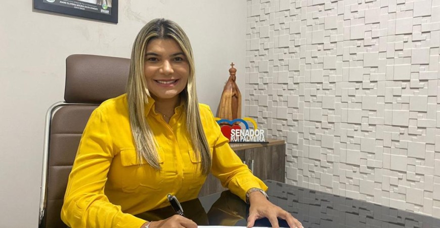 Prefeita Jeane Moura realiza assinatura de Ordem de Serviço para reforma e ampliação de escola