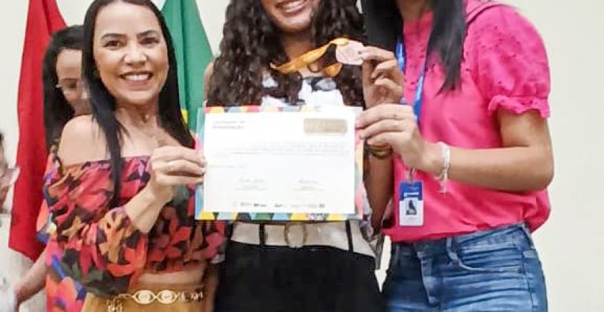 Aluna rui-palmeirense recebe premiação da Olímpia Brasileira de Matemática das escolas públicas (OBMEP).
